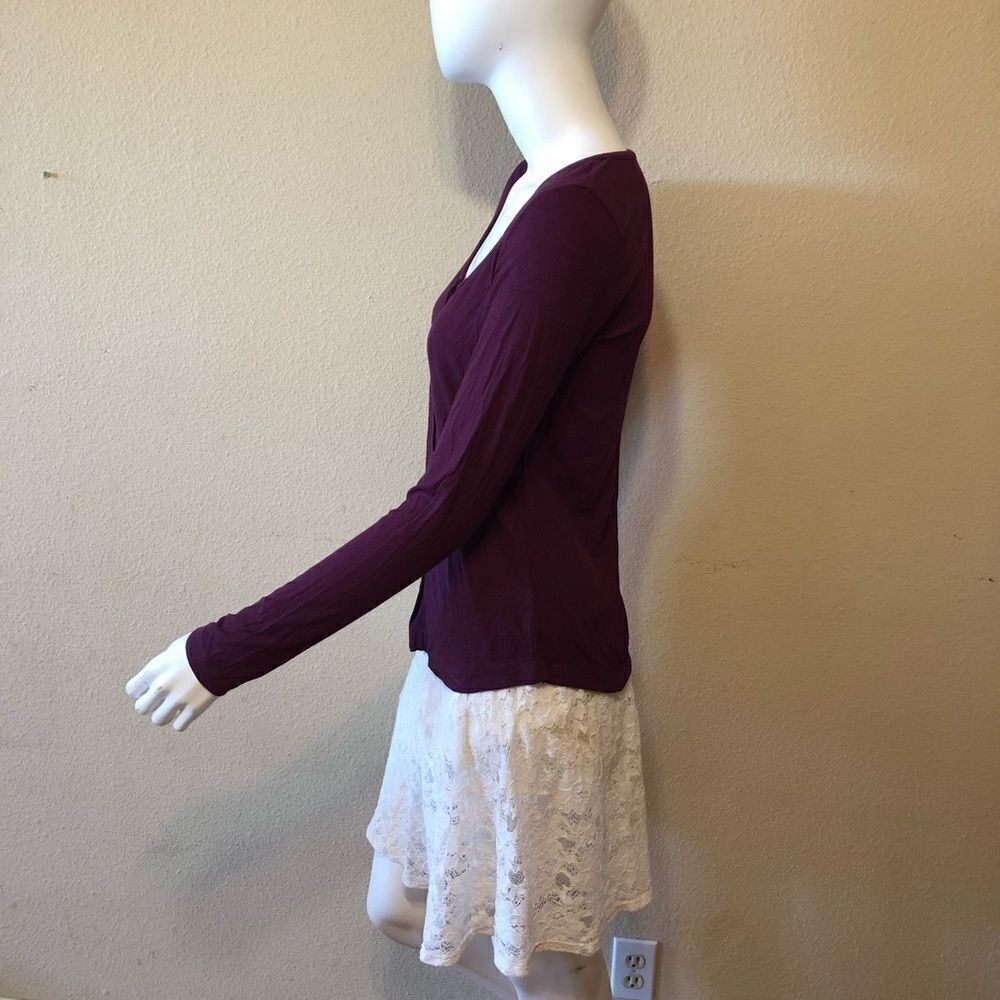 Socialite Button Front Top Size Small - Picture 3 of 8